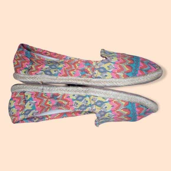 Women's Junior's American Eagle Slip On Bohemian Chevron Canvas Shoes | Size 5 - Picture 4 of 7